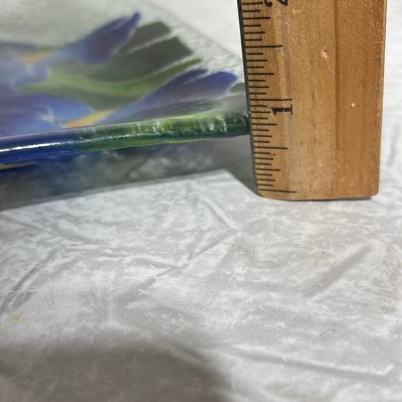 Signed fuzed  glass heart glass dish with lillies by Peggy Karr - Picture 8 of 9